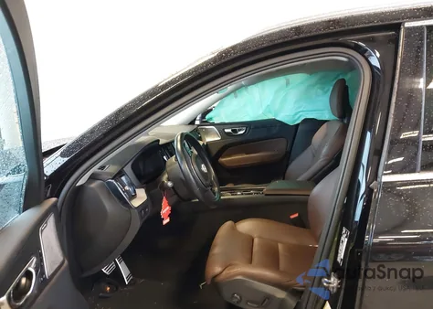 2018 Volvo Xc60 T6 Inscription z USA, uszkodzony, nr VIN YV4A22RLXJ1036701